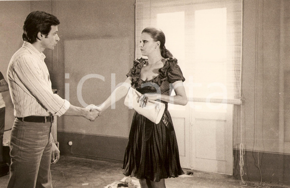 Fotografia d epoca originale 1972 D AMORE SI MUORE  MILVA Paolo GRAZIOSI Regia di Carlo CARUNCHIO Foto 1