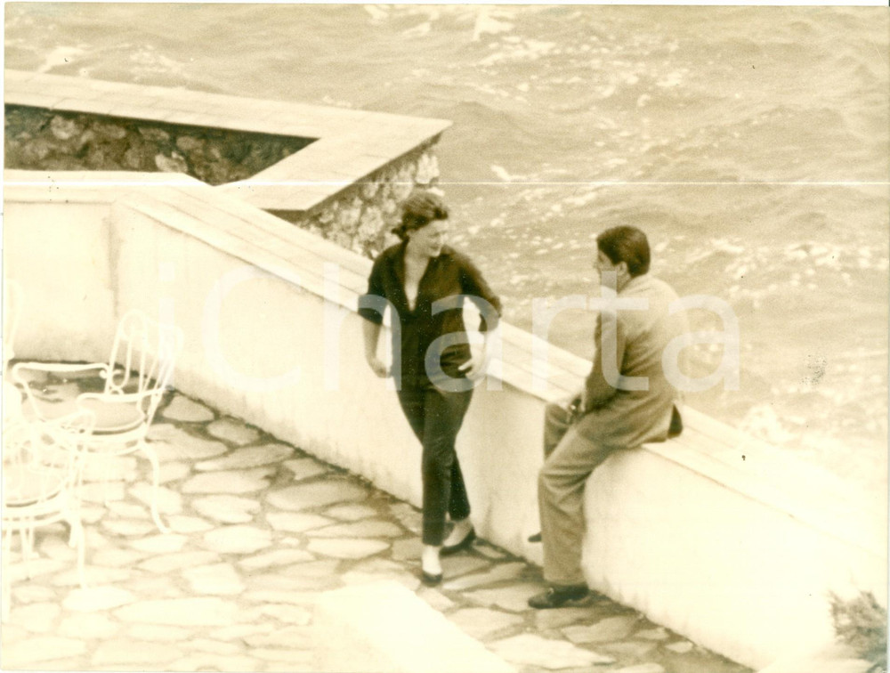 Fotografia d epoca originale 1962 MONTE ARGENTARIO Beatrice d OLANDA terrazza sul mare a PORTO ERCOLE Foto 1