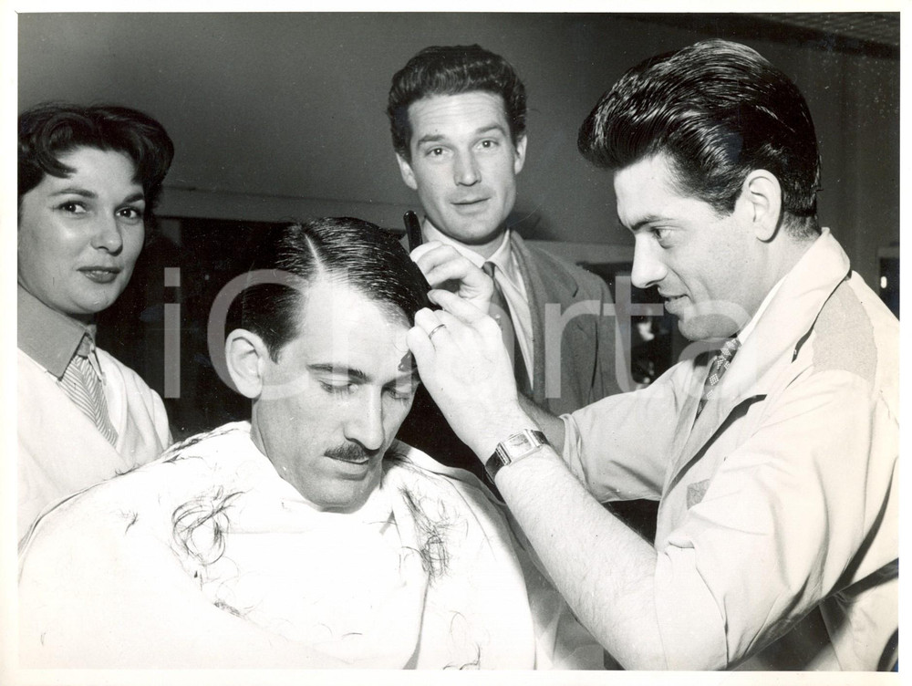 Fotografia d epoca originale 1950 ca PARIS Scrittore Jacques ROBERT dal parrucchiere Fotografia 1