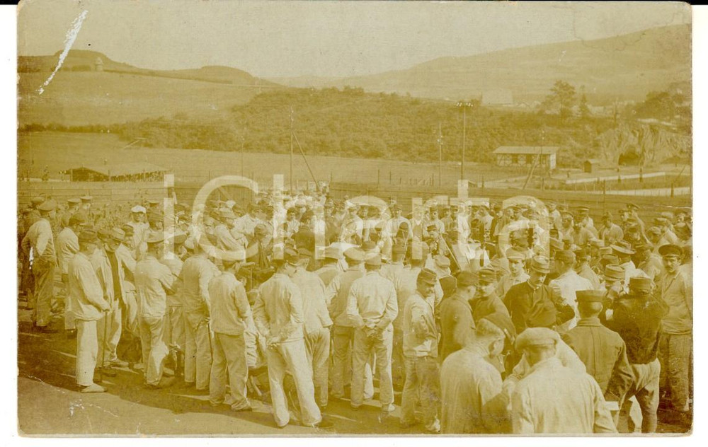 Fotografia d epoca originale 1919 WW1 Banda musicale militare di prigionieri? esegue un concerto 1