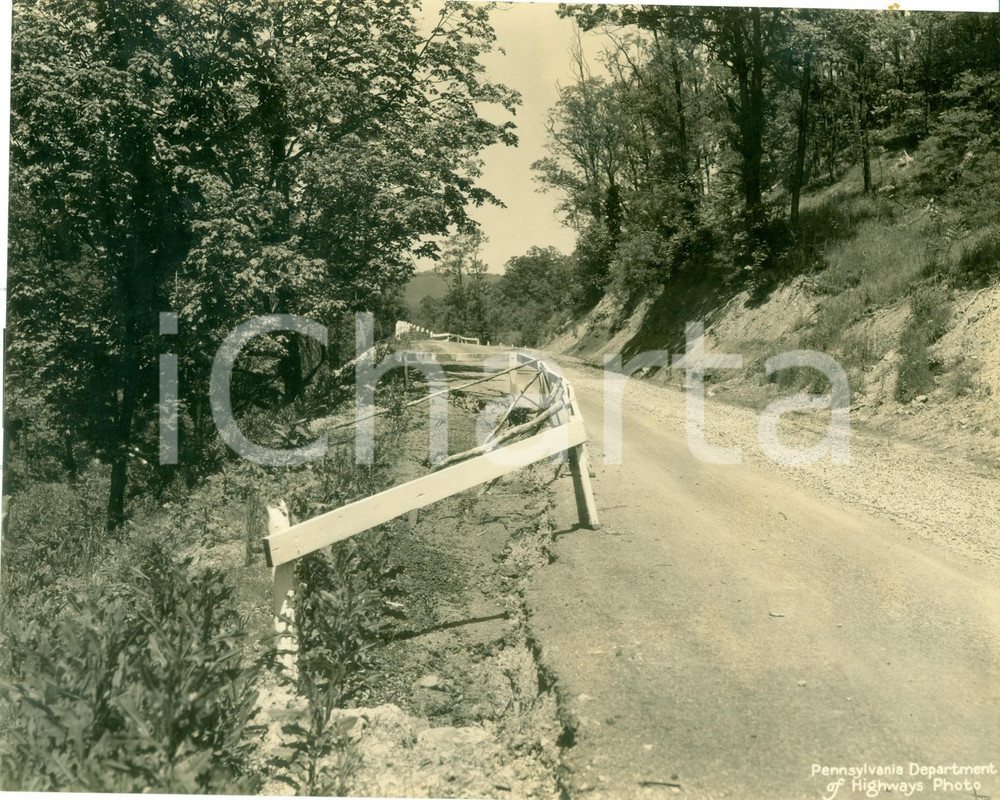 Fotografia d epoca originale 1933 GREENE COUNTY, PENNSYLVANIA USA Strada asfaltata distrutta da una frana 1