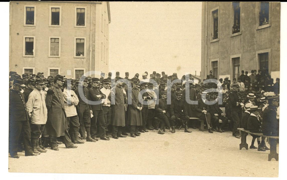 Fotografia d epoca originale 1915 ca FRANCIA Militari assistono a una cerimonia in piazza Foto VINTAGE 1