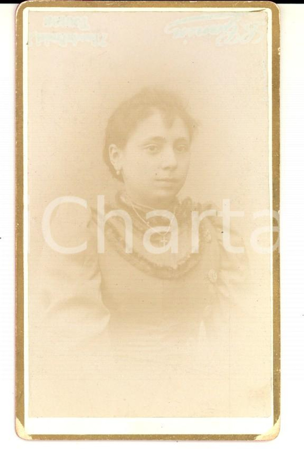 Fotografia d epoca originale 1900 ca TOULON F Ritratto di donna con croce al collo Foto L. GANIN CDV 1