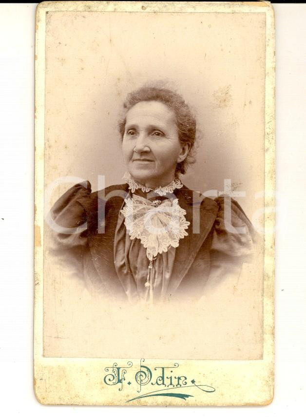 Fotografia d epoca originale 1900 ca MÃ‚CON F Anziana donna con colletto in pizzo Foto T. ODIN CDV 1