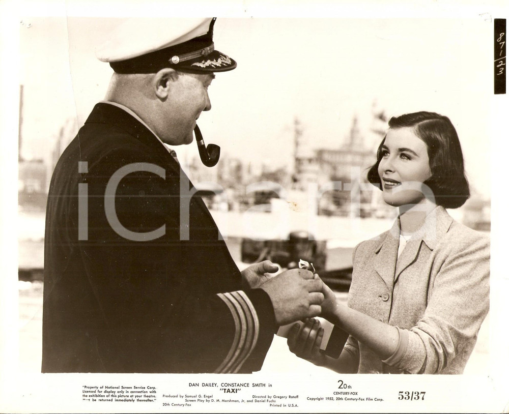 Fotografia d epoca originale 1953 TAXI Constance SMITH talks with a Navy Captain Foto di scena DANNEGGIATA 1