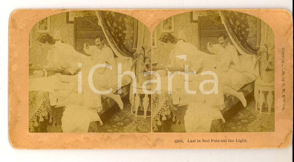 Fotografia d epoca originale 1899 LITTLETON USA Last in bed puts out the light KILBURN Comic stereoview 1