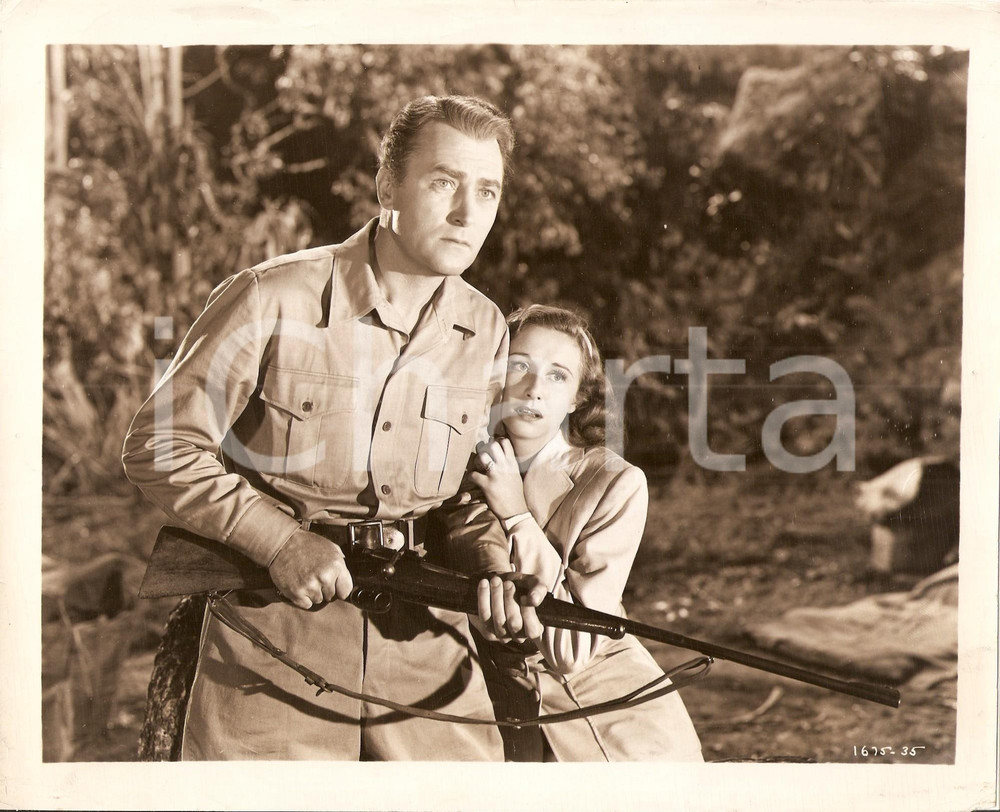Fotografia d epoca originale 1948 ANGEL ON THE AMAZON Brian AHERNE protegge Vera RALSTON con fucile Foto 1