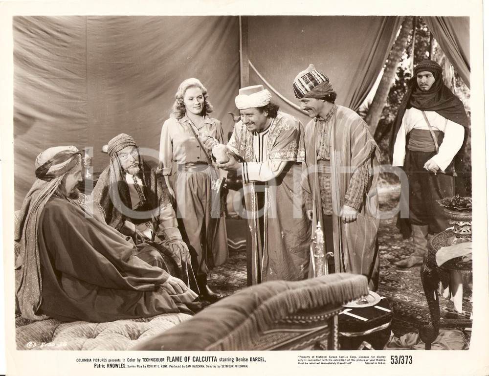 Fotografia d epoca originale 1953 FLAME OF CALCUTTA Denise DARCEL con mercanti indiani Foto di scena 1