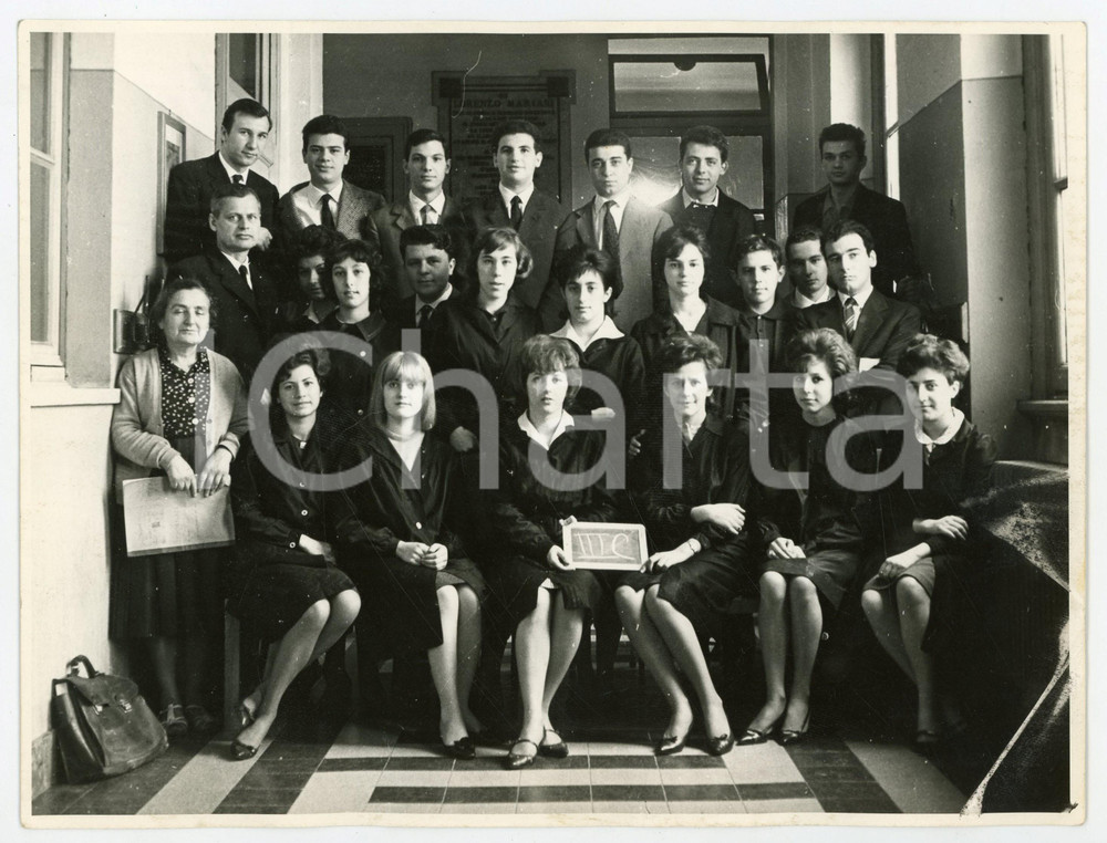 Fotografia d epoca originale 1961 MILANO Prof. Francesco MELZI D ERIL con una classe liceale Foto 24x18 1