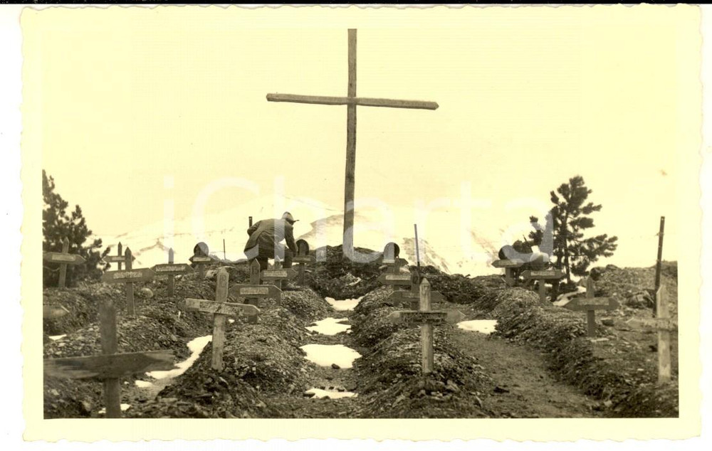 Fotografia d epoca originale 1941 WW2 ALBANIA Cimitero di guerra italiano e tombe alpini Foto RUEDI 1