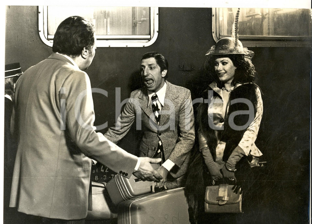 Fotografia d epoca originale 1973 CINEMA GIOVANNONA COSCIALUNGA Pippo FRANCO ed Edwige FENECH Scena stazione 1