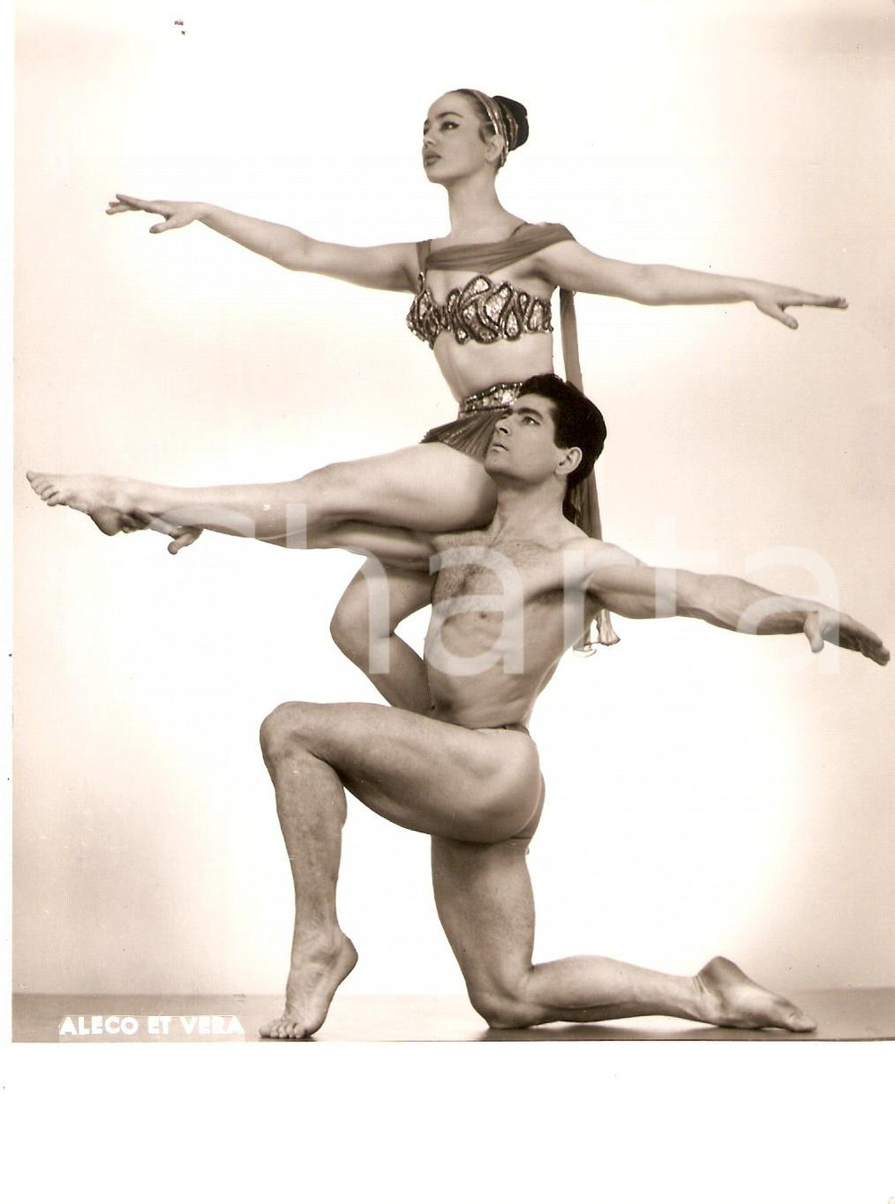 Fotografia d epoca originale 1960 ca FRANCE CIRCUS Ritratto acrobati ALECO e VERA  Foto VALLOIS 13x18 1