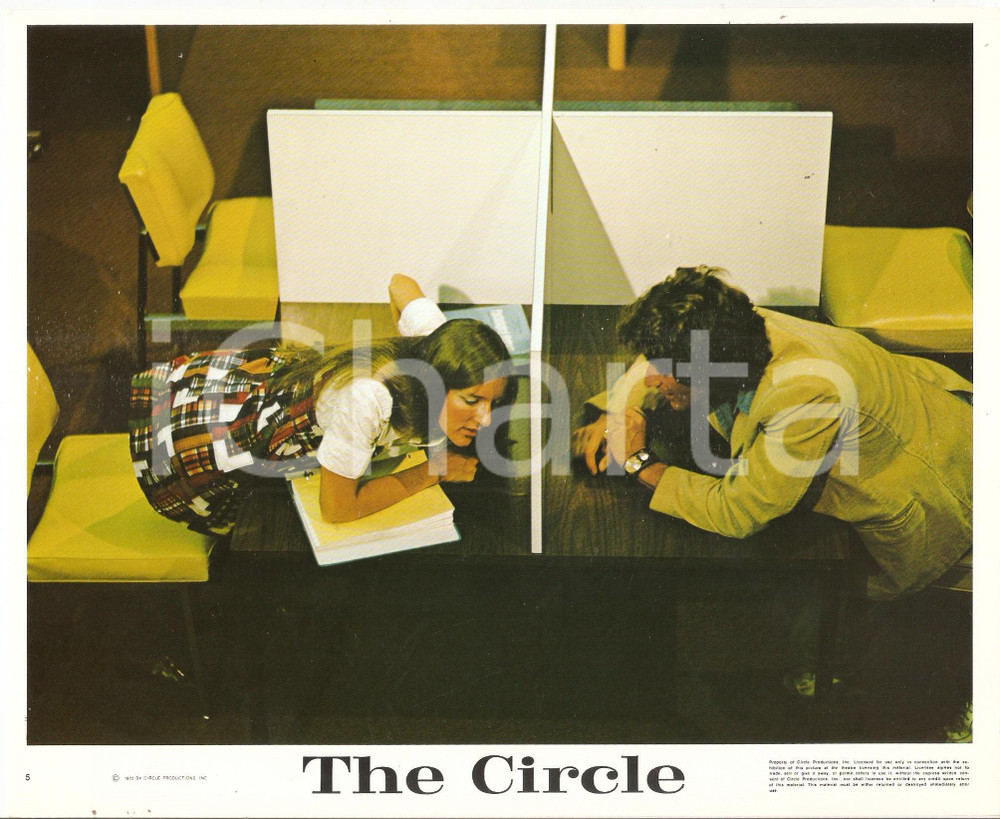 Fotografia d epoca originale 1972 THE CIRCLE Movie Tom MOYER Students in the study room Foto seriale 25x20 1