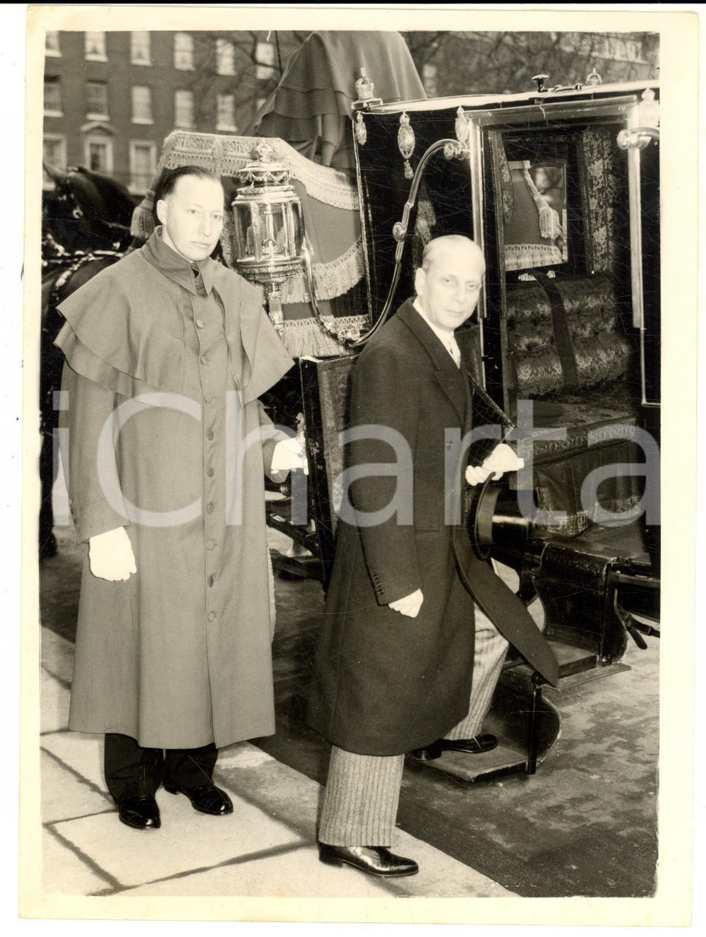 Fotografia d epoca originale 1955 LONDON Ambasciatore Vittorio ZOPPI si reca a Buckingham Palace Foto 15x20 1