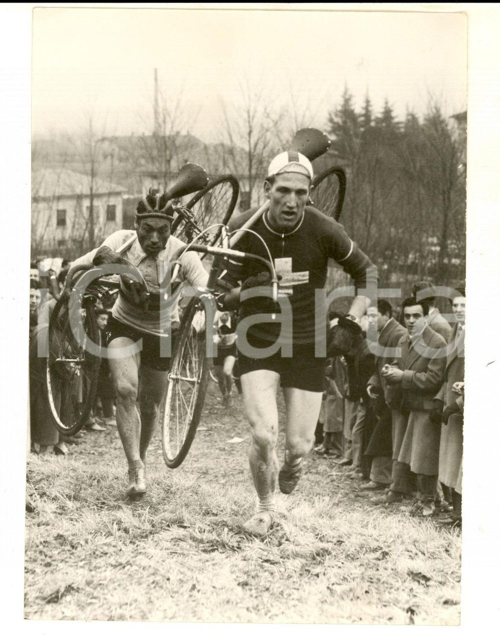 Fotografia d epoca originale 1955 ca CAVARIA CON PREMEZZO Ciclocampestre  Hans BIER e Luigi MALABROCCA Foto 1