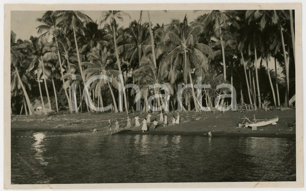 Fotografia d epoca originale 1937 MOOREA Polinesia Francese Pescatori al lavoro REAL PHOTO cm 13,5 x 8,5 1