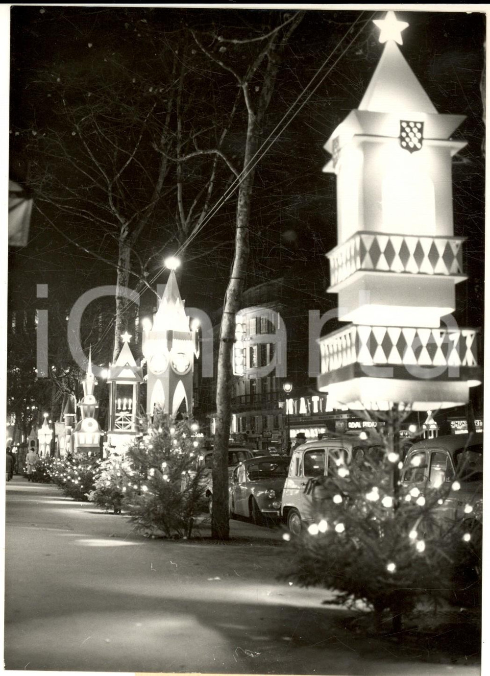 1962 PARIS Rue TRONCHET - NOEL - Carilons remplacent les sapins *Photo 13x18 cm Fotografia d'epoca, con didascalia coeva.CONDIZIONI: G     originale e autentica 1