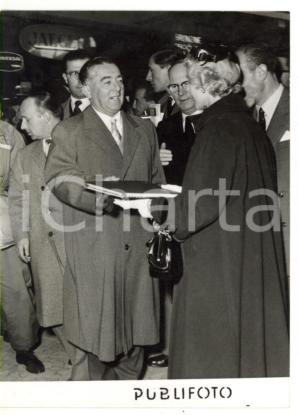 1954 MILANO Fiera Campionaria - Clare BOOTHE LUCE riceve un omaggio *Foto 13x18