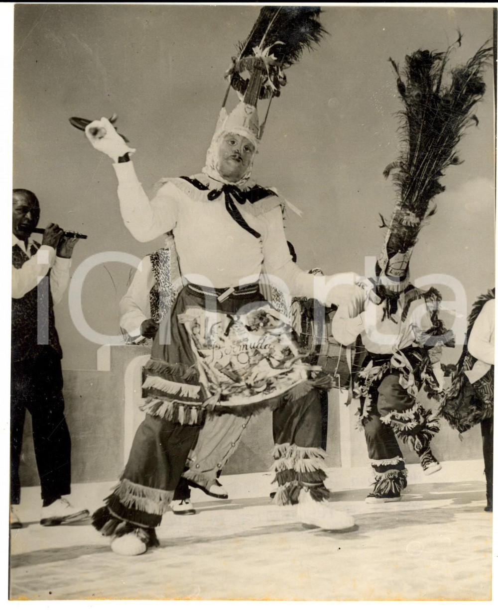 1954 HAMILTON (BERMUDA) Gombey Dancers in a rehearsal for Christmas *Photo 15x19 Fotografia d'epoca, con didascalia coeva. CONDIZIONI: G (ma lieve sovraimpressione)     originale e autentica 1
