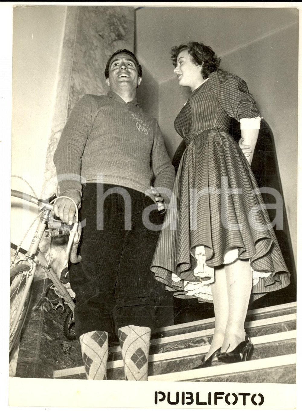 1954 ROMA Ivo BARONTI con Lucy VALNOR protagonista de "Il grande Bartali" Foto