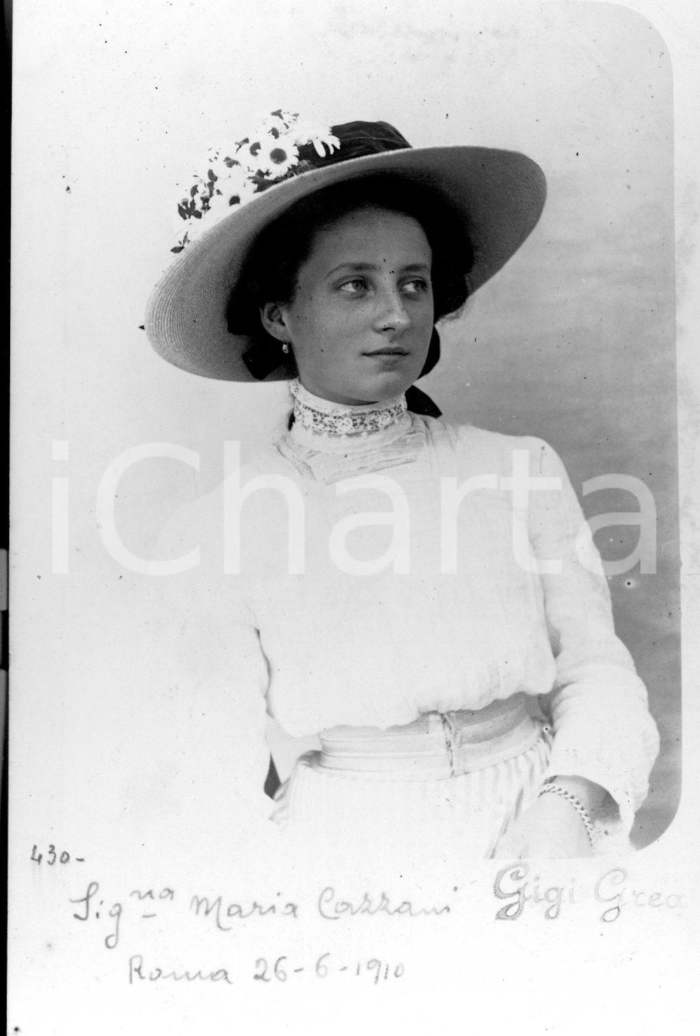 1910 ROMA Ritratto della signorina MARIA CAZZANI Foto cartolina NV  Non viaggiataCONDIZIONI: FAIR (lieve erosione al margine superiore non percepibile dalla scansione e lievi bruniture) NOTA BENE: TUTTI I DIRITTI RISERVATI;E' VIETATA LA RIPRODUZIONE  originale e autentica 1