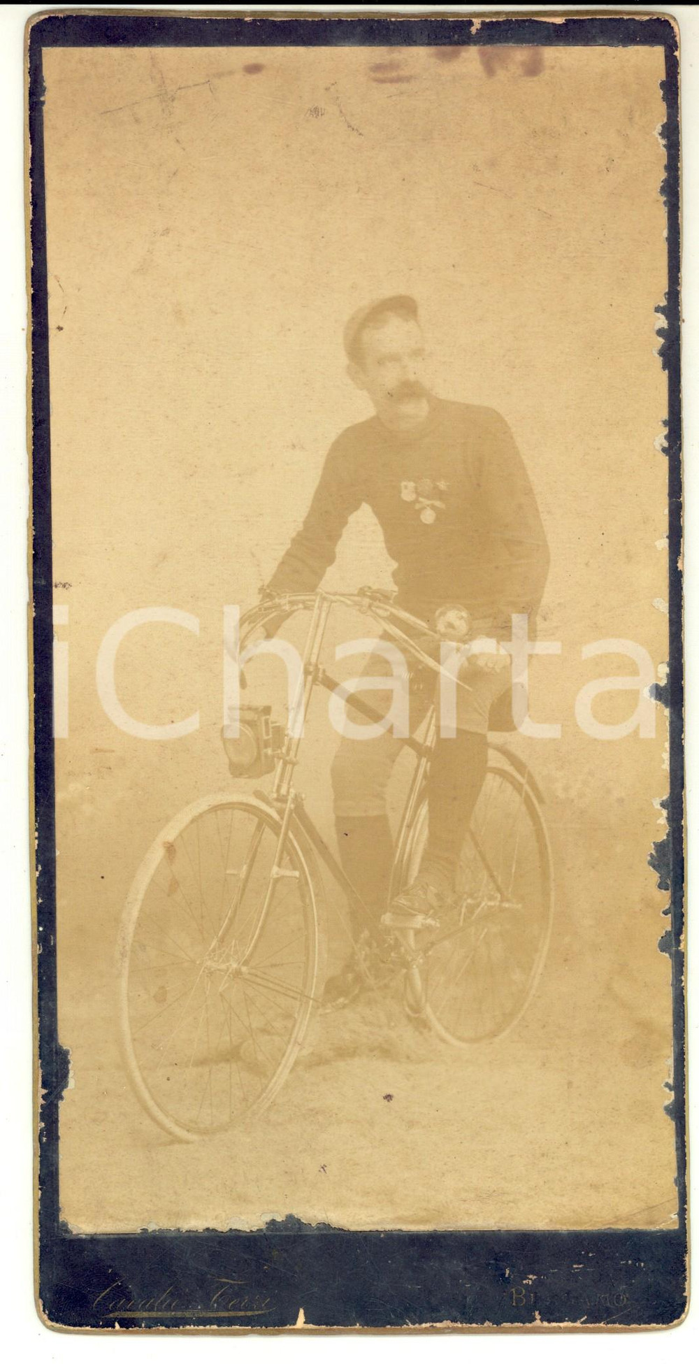 1890 ca BERGAMO CICLISMO Atleta in bici con medaglie - Foto CAVALIÉ-TERZI 13x26