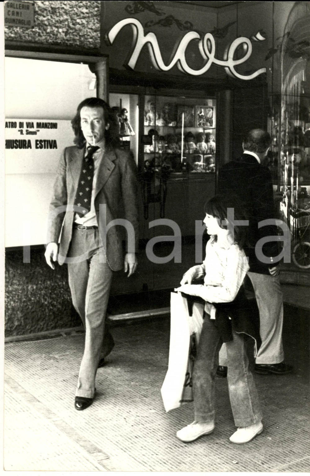 1970 ca MILANO Ritratto del produttore Alfredo CERRUTI a passeggio *Foto 20x30