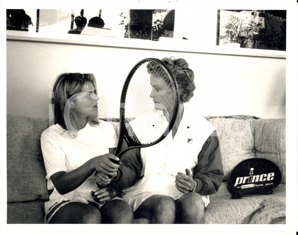 1988 USA Attrici Catherine OXENBERG e Dina MERRILL in veste di tenniste *Foto