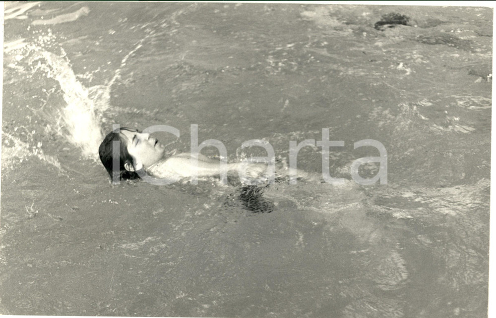 1975 ca COSTUME Massimiliano PANI bambino in piscina - Foto (3) 30x20 cm
