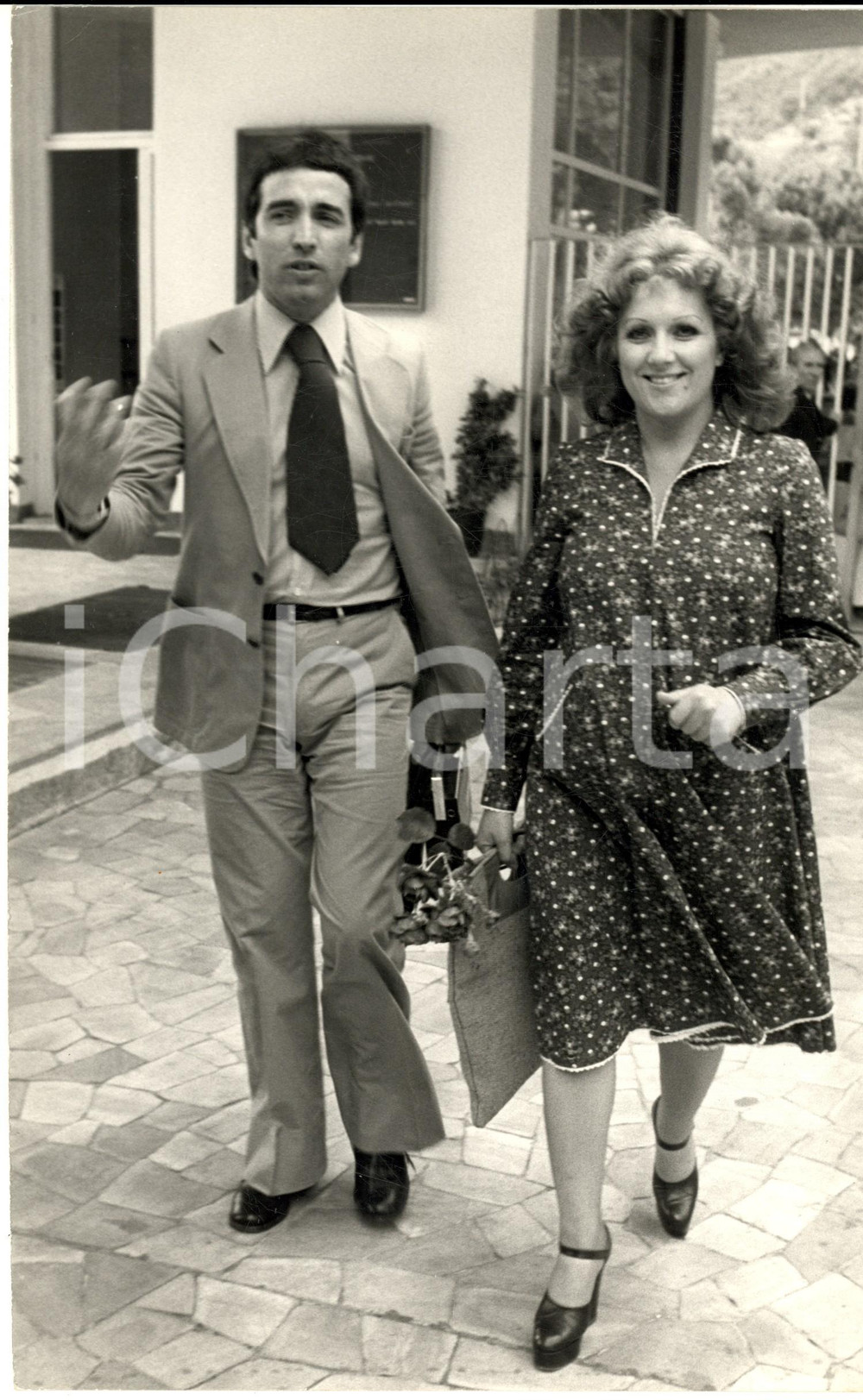 1970 ca COSTUME ITALIA Orietta BERTI con il marito Osvaldo PATERLINI *Foto