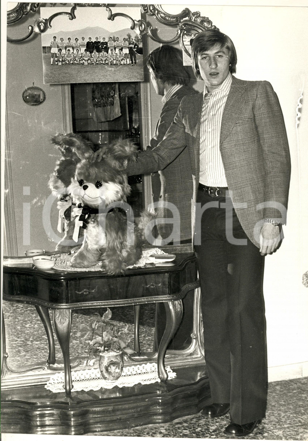 1970 ca TORINO JUVENTUS Gianpietro MARCHETTI con un peluche (2) - Foto 20x30 Fotografia d'epoca.CONDIZIONI: G (ma difetti nella stampa fotografica)FORMATO: 20x30 cm  originale e autentica 1