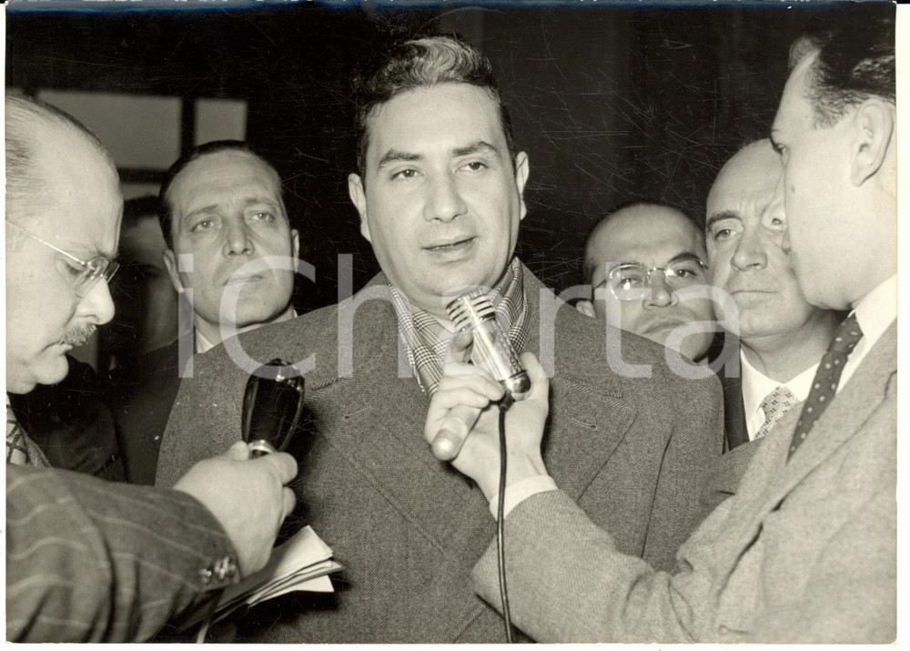 1954 ROMA Crisi di governo - Aldo MORO al Quirinale per la DC *Foto 18x13 cm Fotografia d'epoca con didascalia coeva.  CONDIZIONI: GFORMATO: 18x13 cm     originale e autentica 1