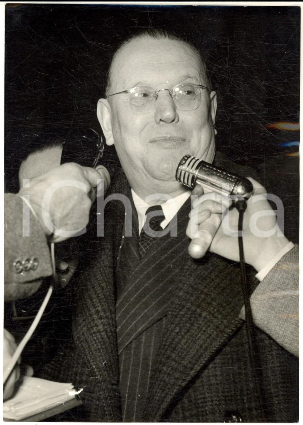 1954 ROMA Crisi di governo - On. Cino MACRELLI al Quirinale - Foto 13x18 cm Fotografia d'epoca con didascalia coeva.  CONDIZIONI: fair (lieve sovraimpressione e ondulatura al lato destro)FORMATO: 13x18 cm     originale e autentica 1
