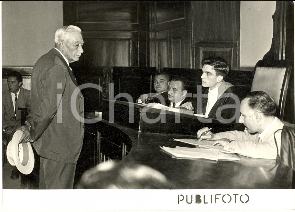 1953 AVELLINO Causa del rospo con testa umana - Interrogatorio di CAPUANO *Foto Fotografia d'epoca, con didascalia coeva al verso. CONDIZIONI: G FORMATO: 18x13 cm    originale e autentica 1