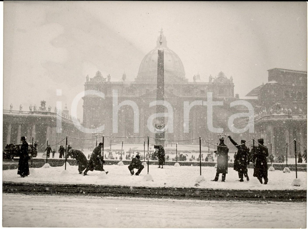 Febbraio 1956 ROMA Piazza San Pietro imbiancata da nevicata eccezionale *Foto
