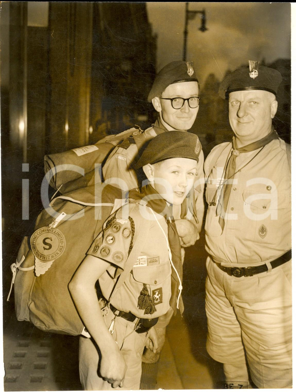 1958 LONDON Three scouts leaving to New Zealand Jamboree *Photo 15x20 cm