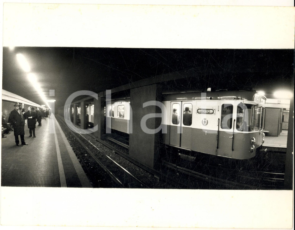 1964 MILANO Metropolitana M1 - Percorso di prova in direzione LOTTO - Foto 24x17 Fotografia d'epoca. CONDIZIONI: G (ma lieve sovraimpressione)     originale e autentica 1