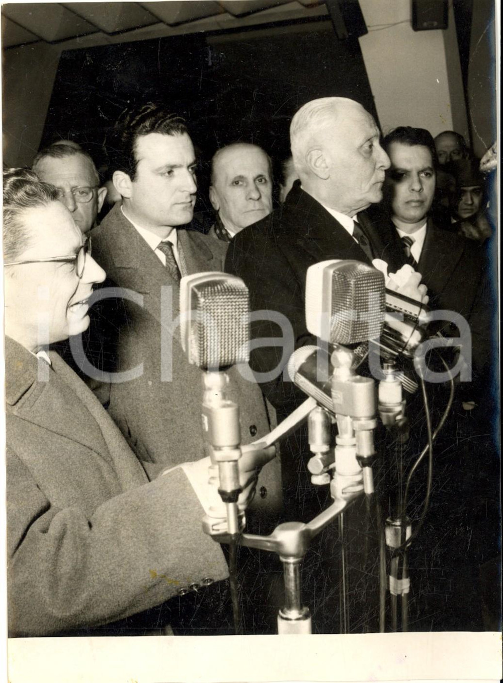 1958 MILANO Inaugurazione Fiera - Discorso di Tommaso GALLARATI SCOTTI *Foto Fotografia d'epoca con didascalia coeva. CONDIZIONI: FAIR (ondulatura al margine sinistro)FORMATO: 13x18 cm    originale e autentica 1