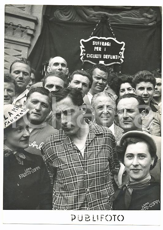 1955 ca SAN PELLEGRINO TERME Fausto COPPI in suffragio dei ciclisti defunti Foto