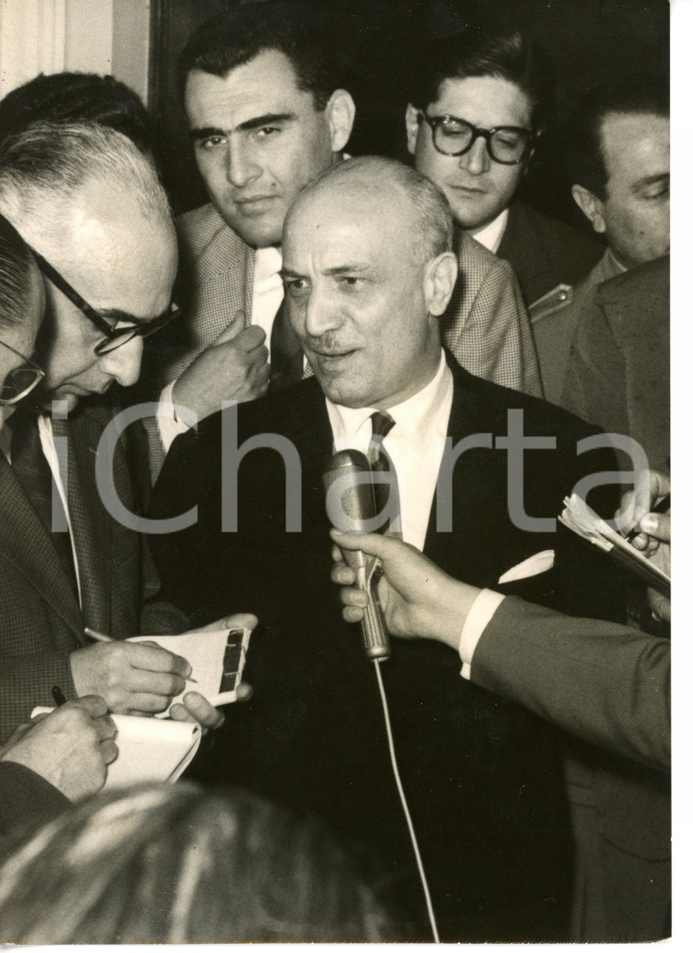 Fotografia d epoca originale 1957 ROMA Caduta governo ZOLI  Amintore FANFANI rilascia intervista Foto 13x18 1