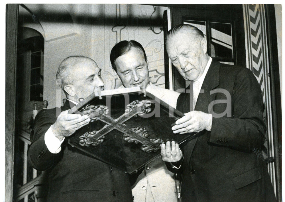 Fotografia d epoca originale 1958 CADENABBIA DI GRIANTE Konrad ADENAUER riceve omaggio da Amintore FANFANI 1