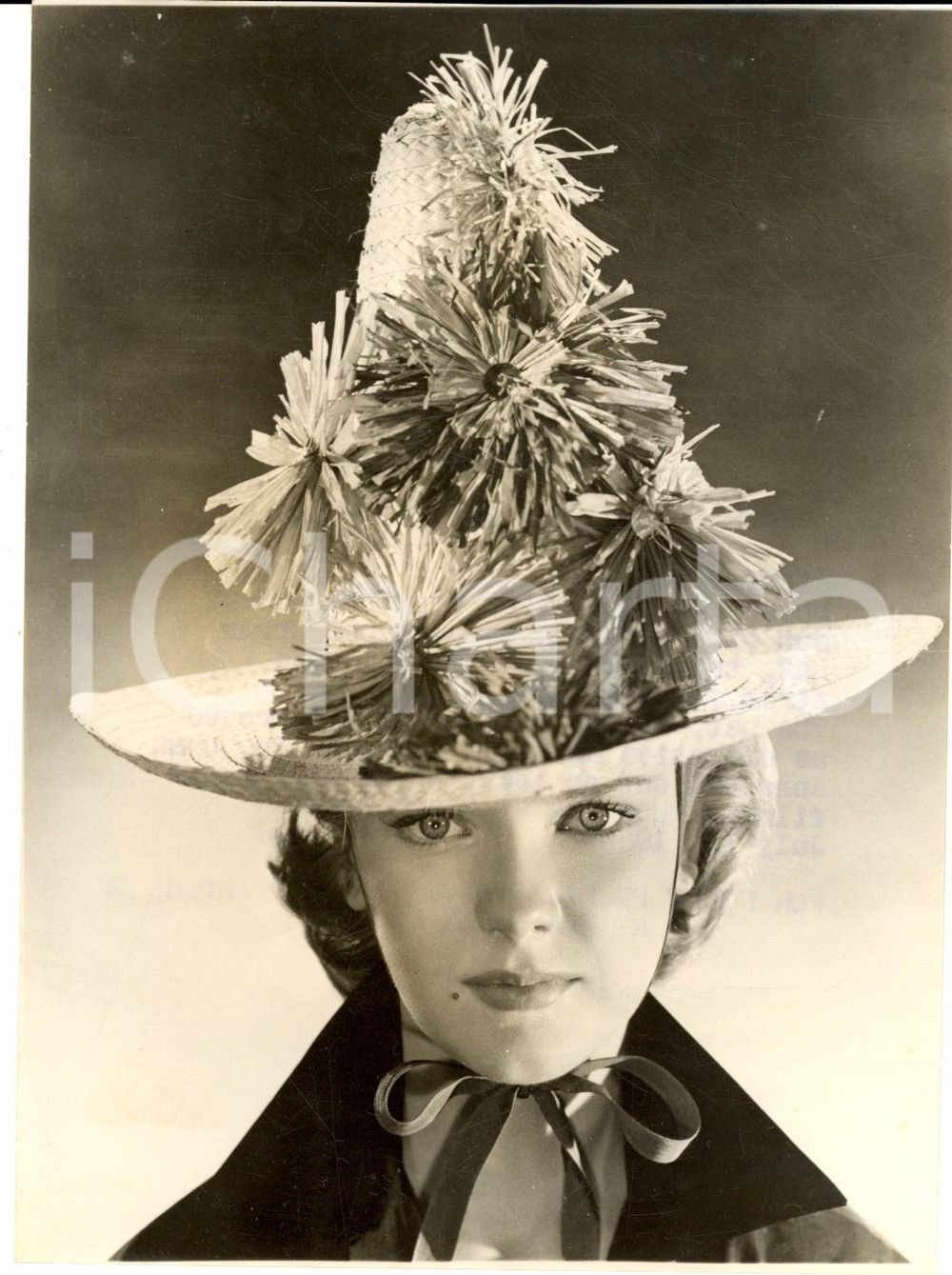 1955 FASHION Actress Anne FRANCIS wearing "Fiesta Time" hat *Photo 15x20 cm