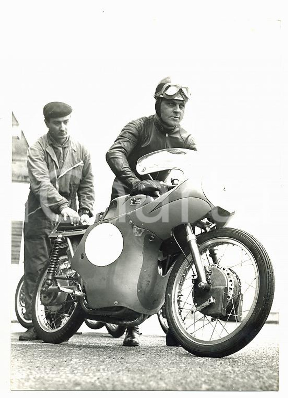 1959 AUTODROMO DI MODENA Libero LIBERATI testa MOTO MORINI nei box *Foto 13x18