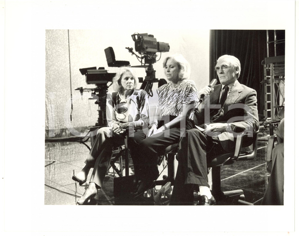 1990 ca RAI TRE Angelo GUGLIELMI Gemelle KESSLER durante intervista - Foto (1)