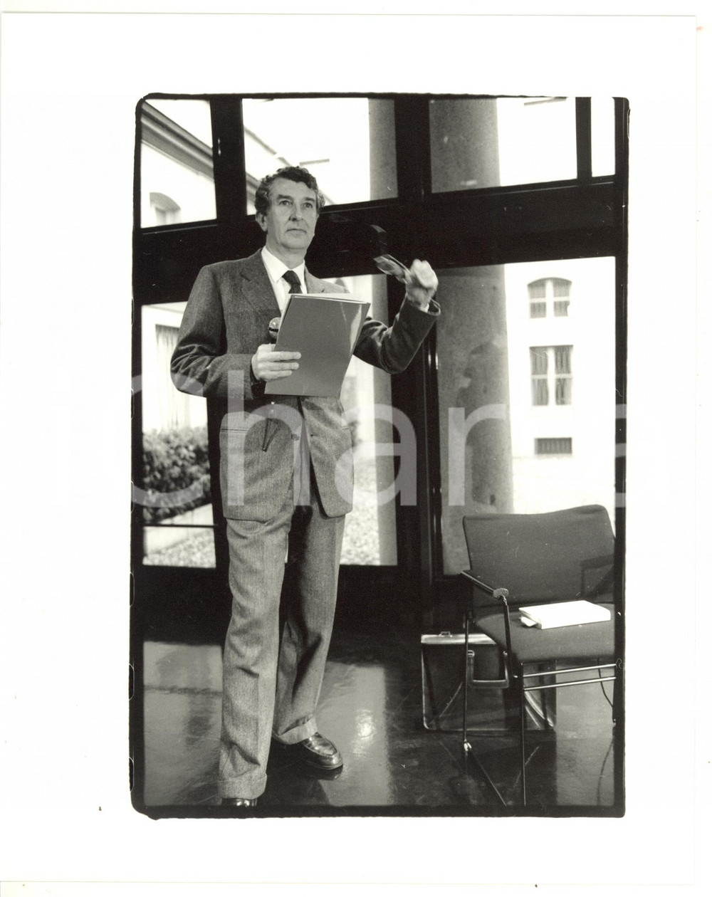 1985 ca TELEVISIONE Corrado AUGIAS Ritratto - Foto 25x20 cm (9) Fotografia di agenzia. CONDIZIONI:GOOD/buonoFORMATO: 25x20 originale e autentica 1