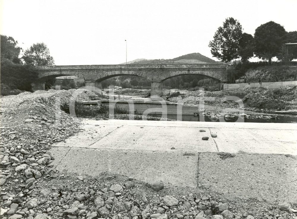Fotografia d'epoca originale 1970 ca GODIASCO (PV) Torrente STAFFORA con ponte e vecchia briglia *Foto 1