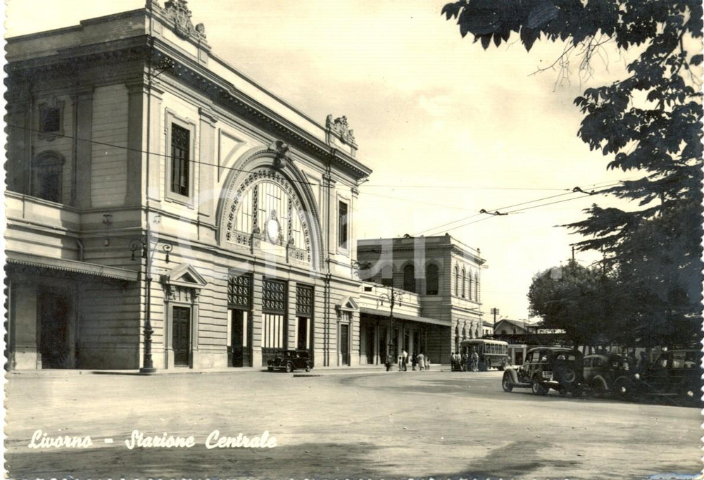 Cartolina originale da collezione 1953 LIVORNO Veduta di lato della Stazione CENTRALE Cartolina ANIMATA FG VG 1