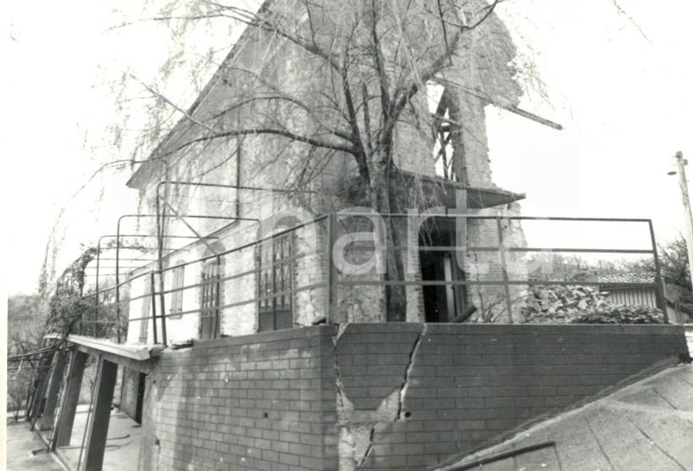 Fotografia d'epoca originale 1978 CA' ARMAROLO (PV) Cascina crollata in seguito a una frana - Foto 7 x 10 cm 1