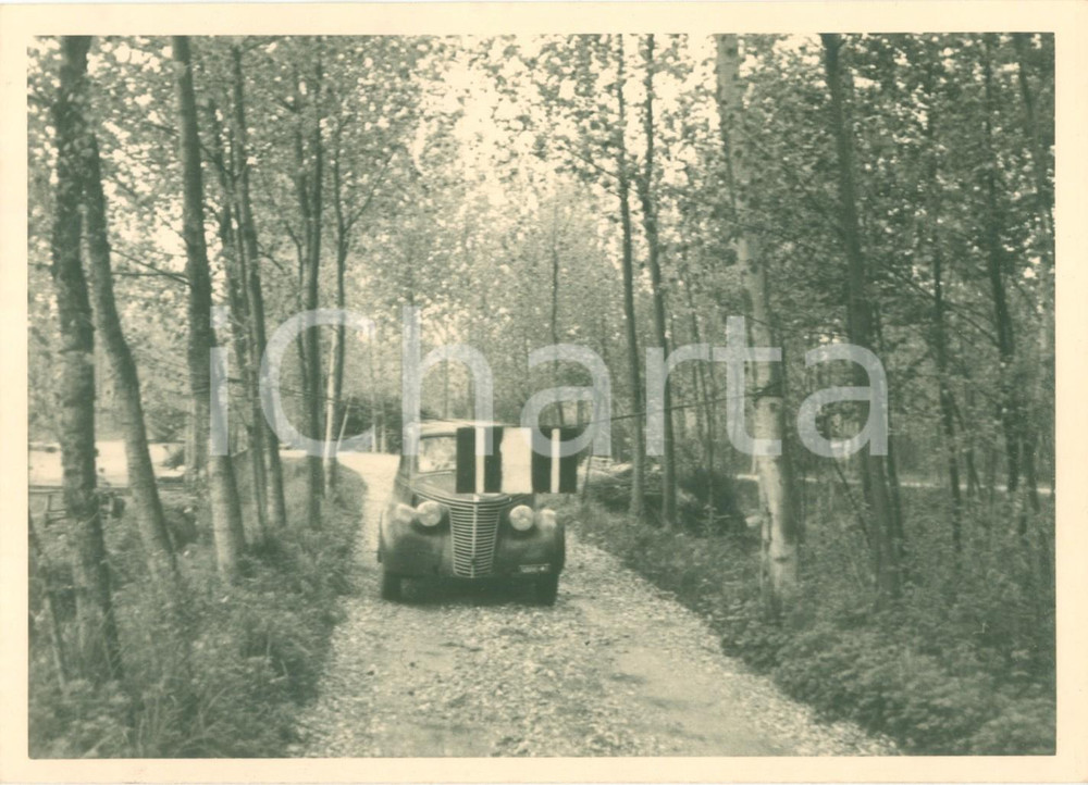 Fotografia d'epoca originale 1950 VIGEVANO (PV) FIAT 508C Nuova Balilla 1100 persa in un bosco *FOTOGRAFIA 1