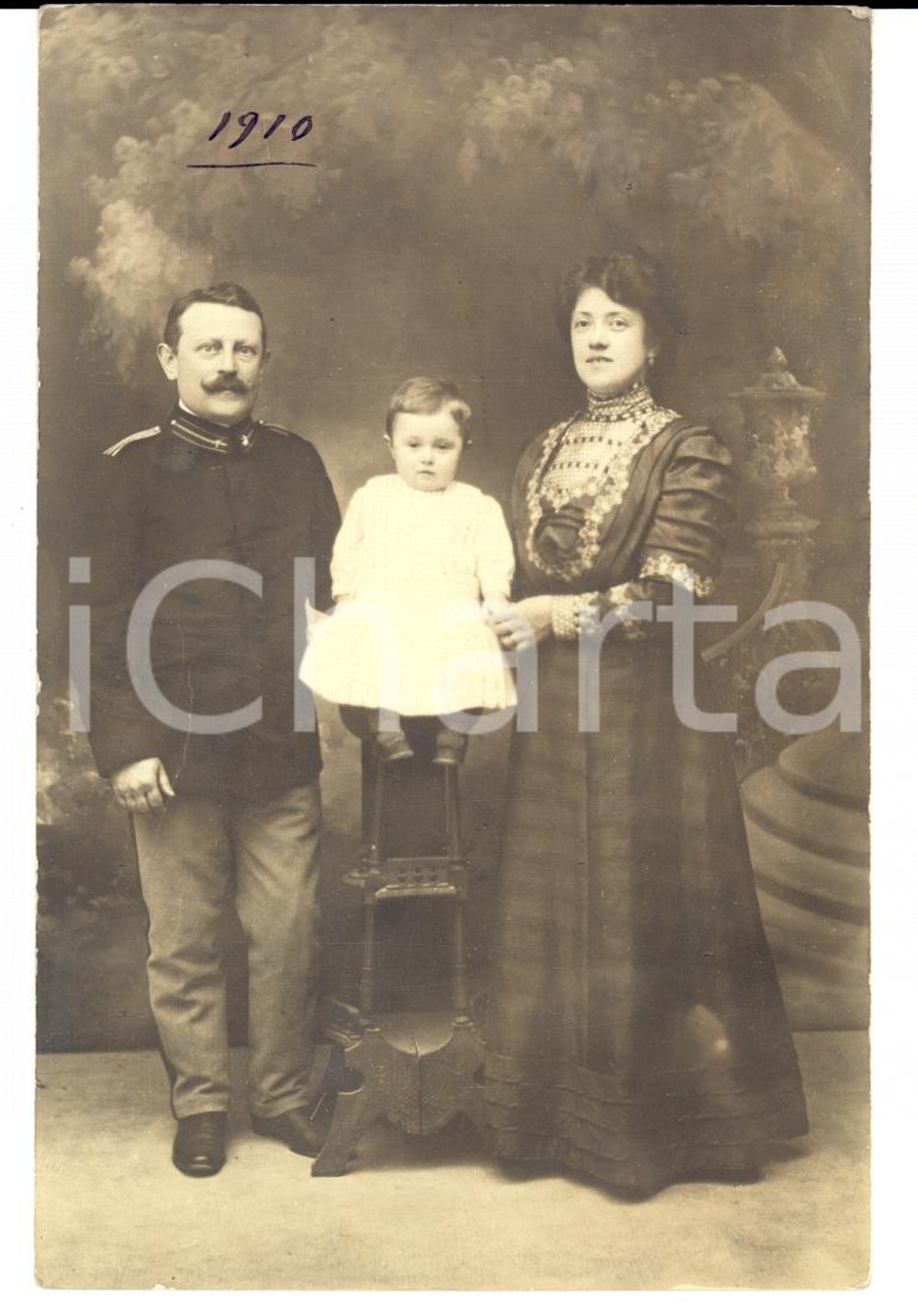 Fotografia d'epoca originale 1910 COMO Ufficiale REGIO ESERCITO in posa con moglie e figlia *Foto BIANCHI 1
